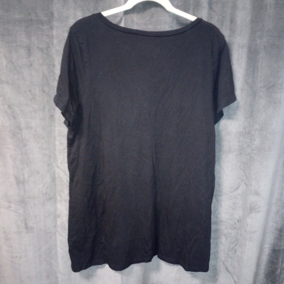 Torrid Black Skull With Christmas Lights T-Shirt Size 2X EUC P2P 22 In - Picture 5 of 6